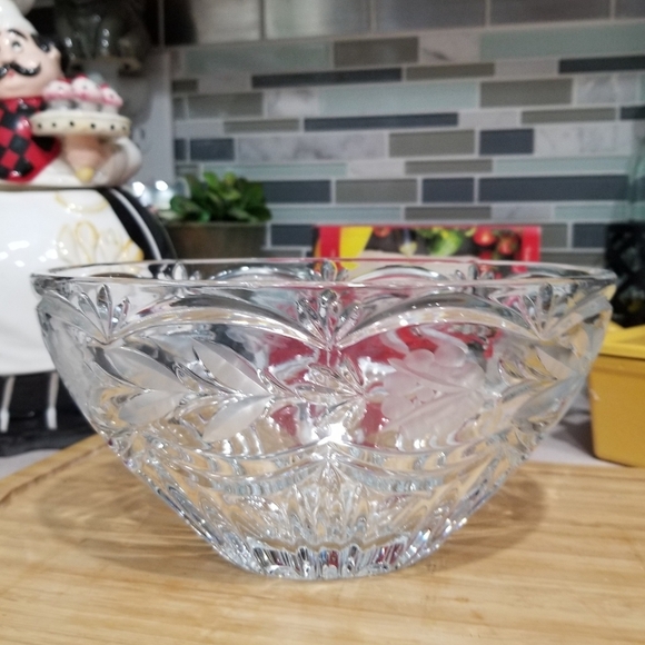 Crystal Clear Industries Handcut 24% Lead Crystal Frosted Etched 8" Oval Bowl - Picture 1 of 9